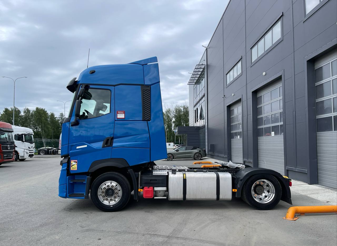 Renault T-Series тягач 4х2