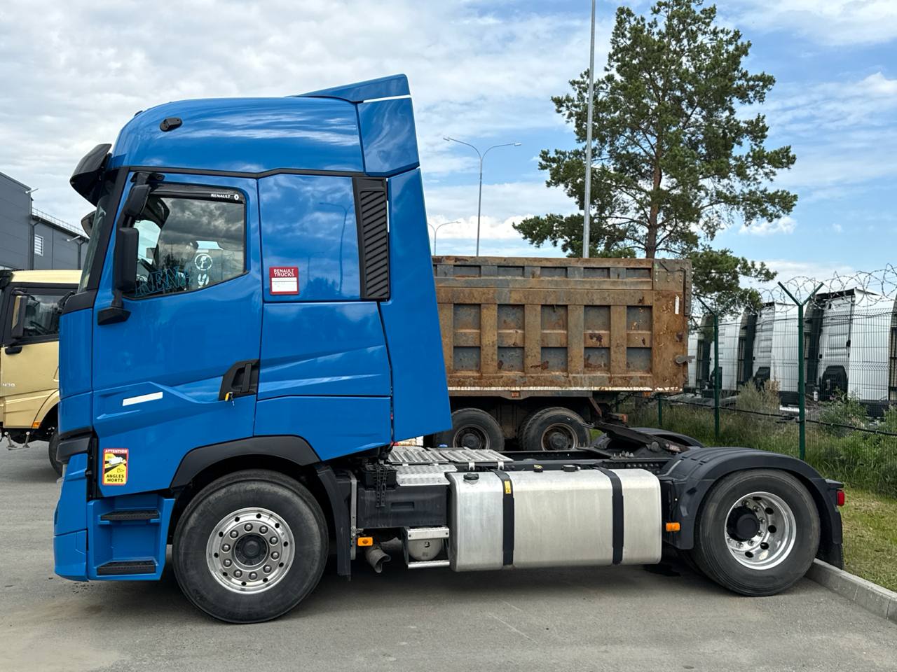 Renault T-Series тягач 4х2