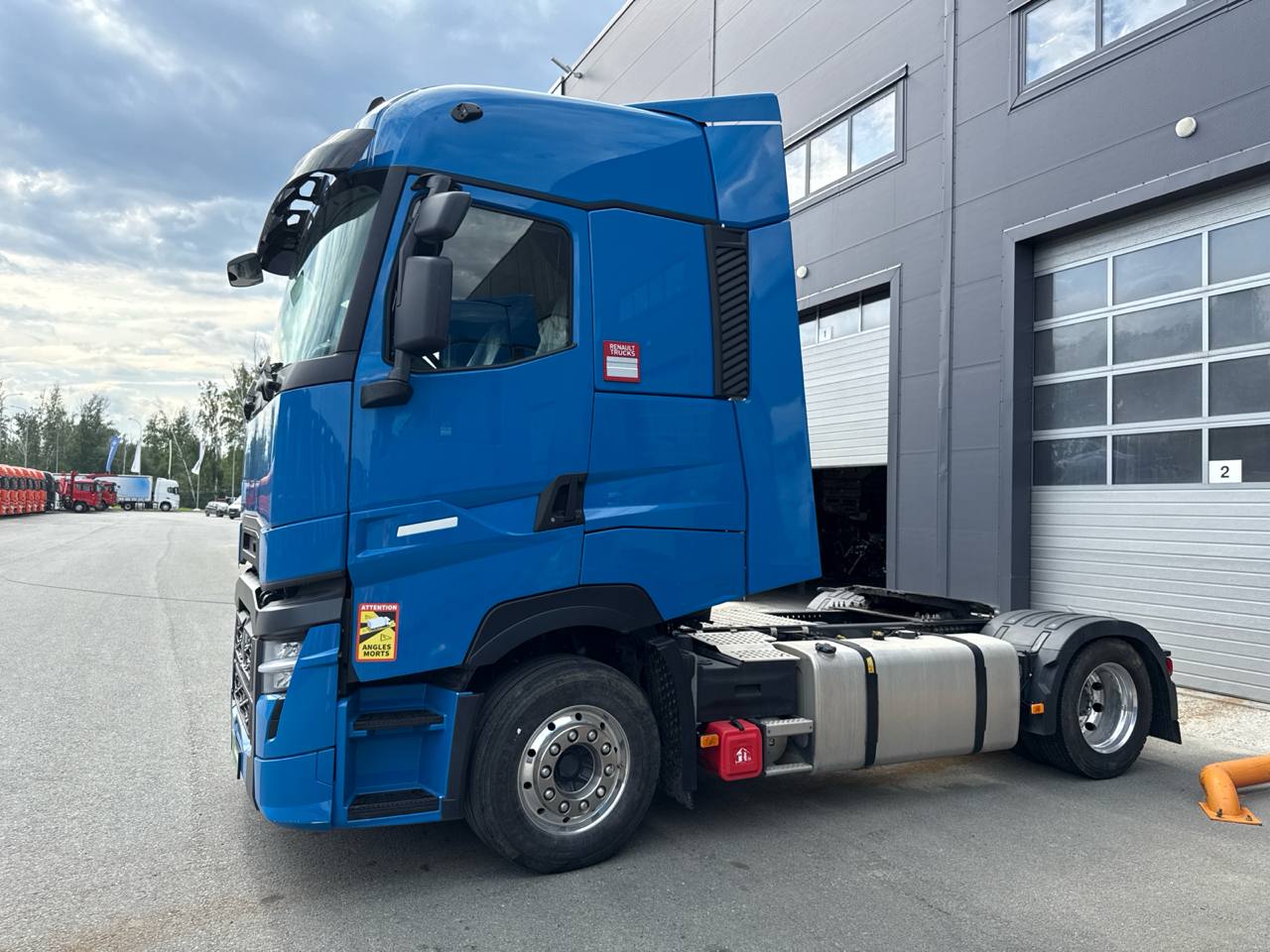 Renault T-Series тягач 4х2